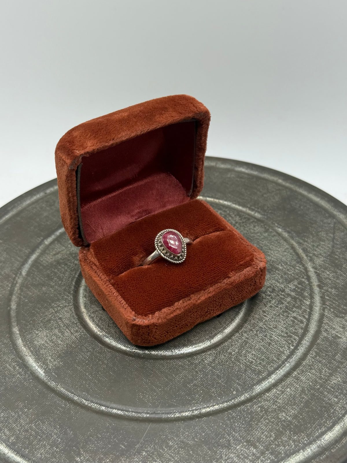 .925 Sterling Silver Pink Teardrop Stone Ring Rope Border – Vintage Style Sz. 9