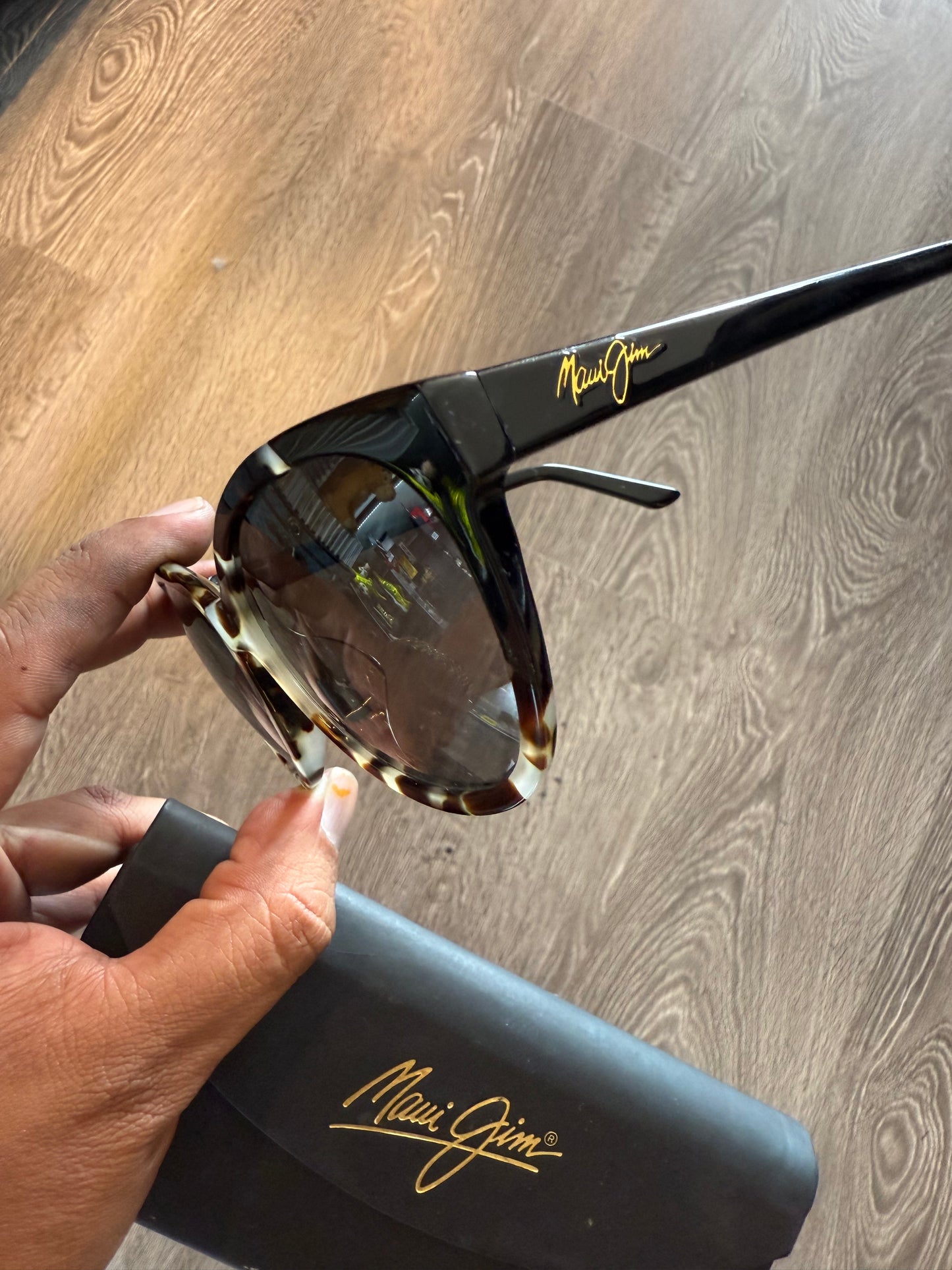 Maui Jim tortoise sunglasses with case o