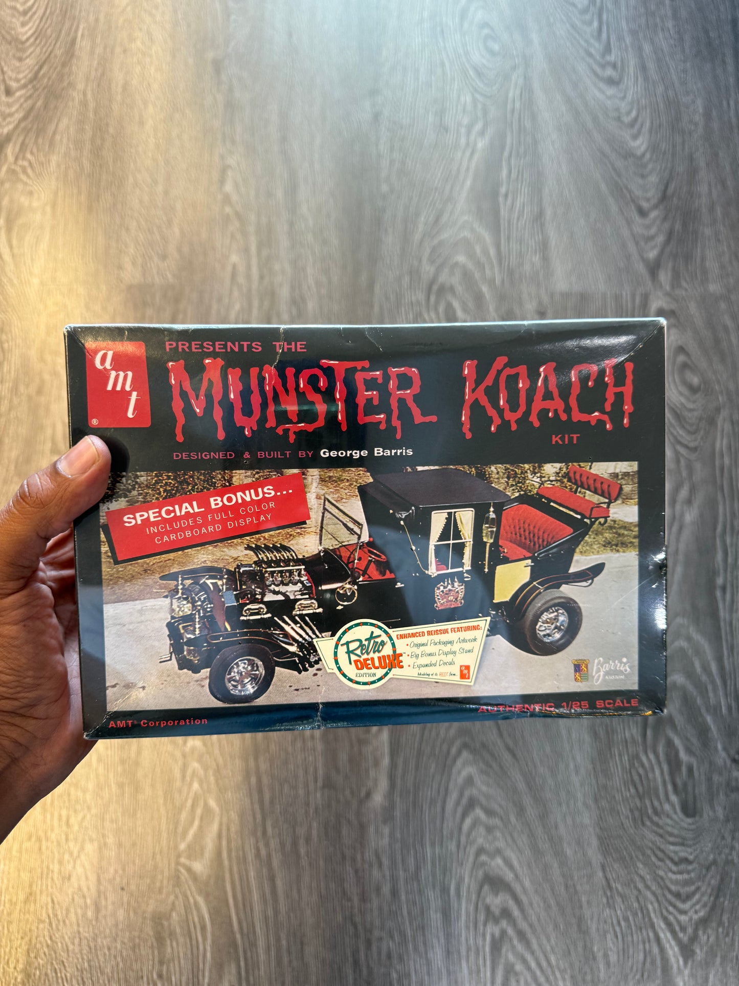 Monsters koach model kit AMT