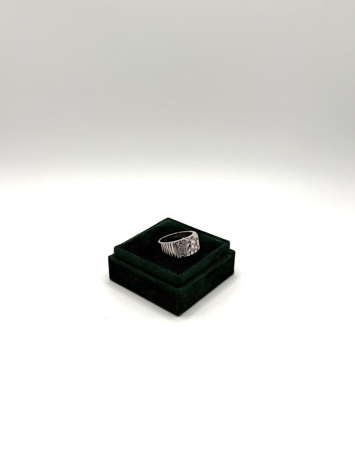 .925 Sterling Silver Nugget Ring with Cz accents Sz 11