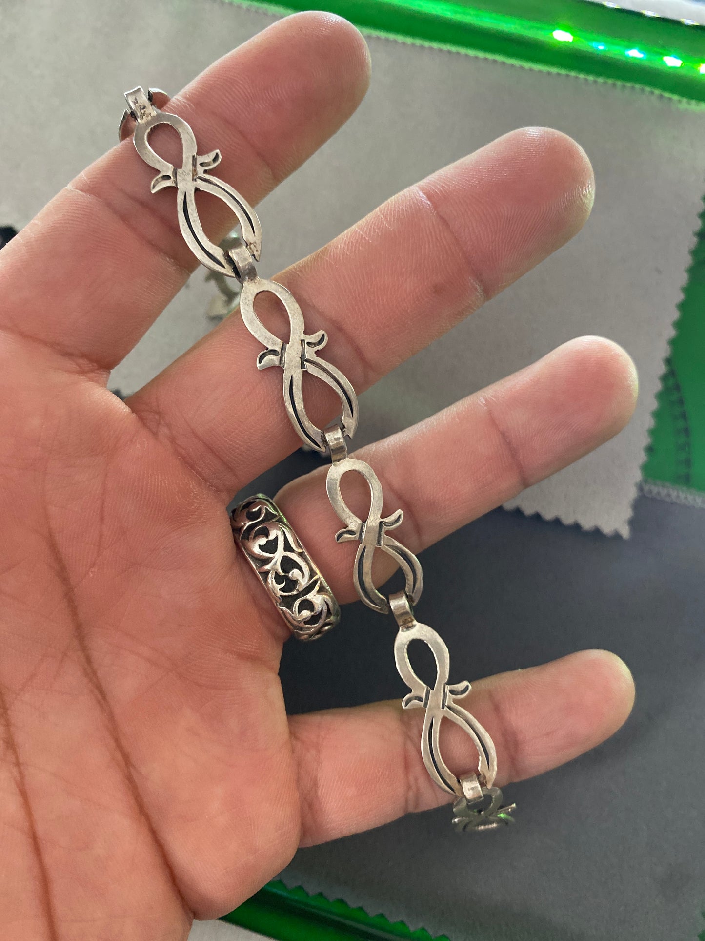 .925 Sterling Silver Infinity Loop Link Bracelet Sz 8”