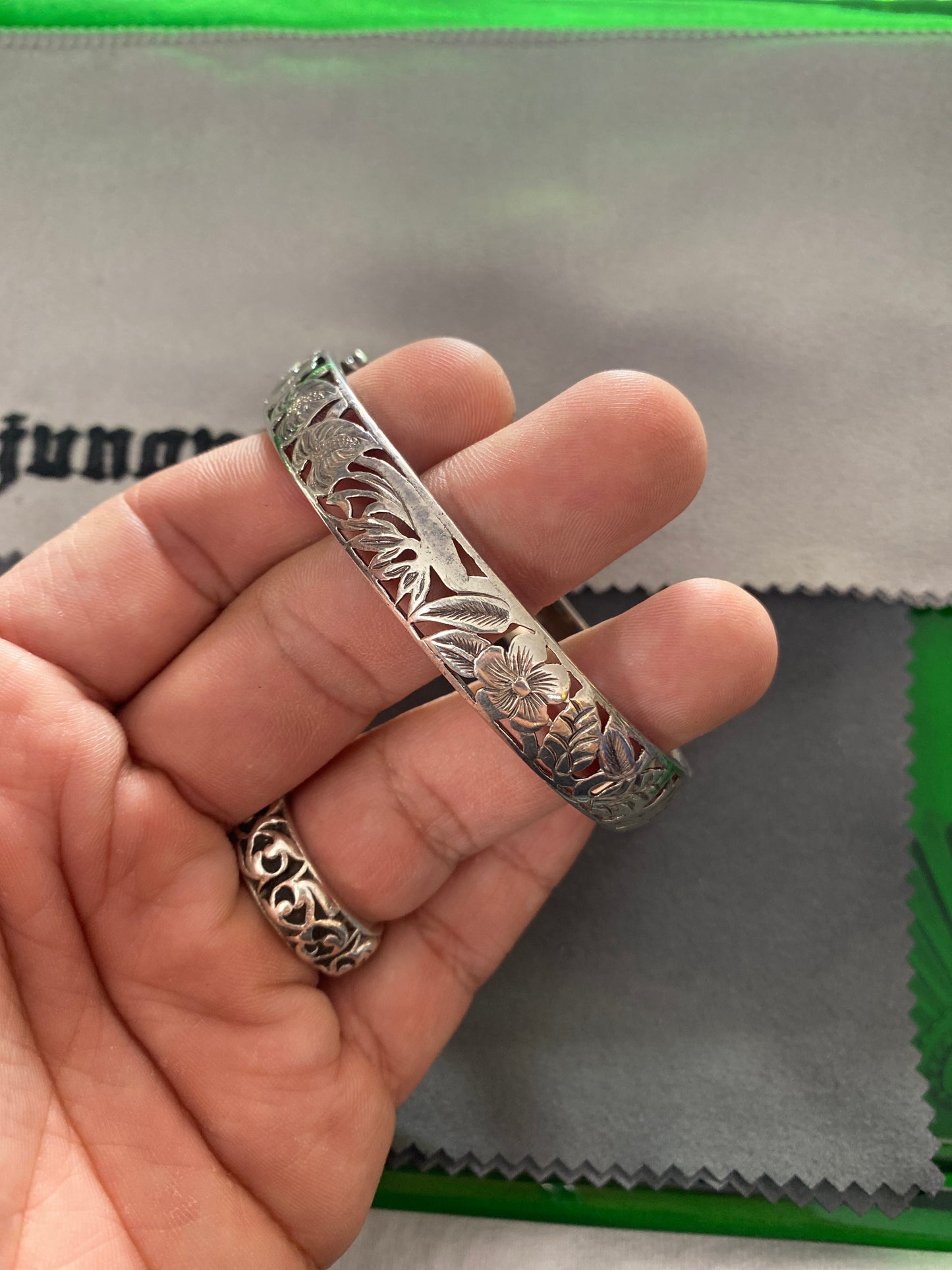 .925 Sterling Silver Floral Flower Band Bracelet bangle