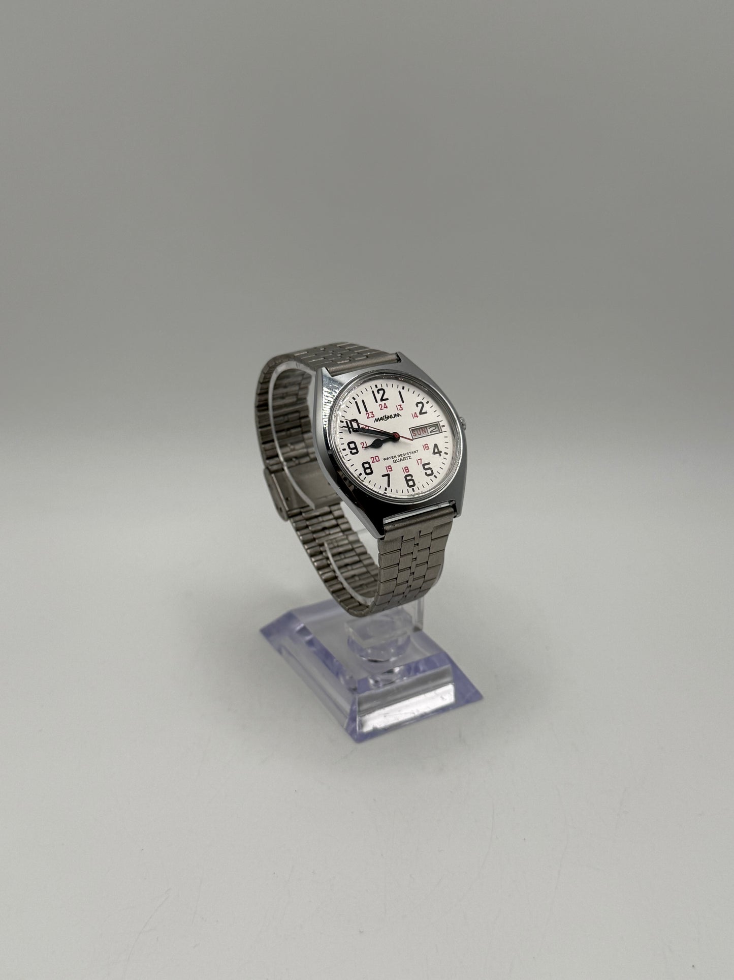 Stainless steel magnum white dial watch