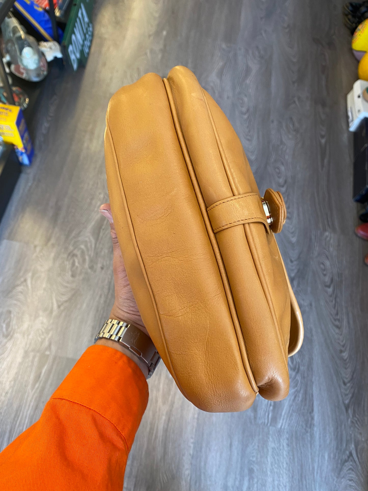 Gucci GG Logo Saddle Style Hand Bag Purse Light Brown/Khaki