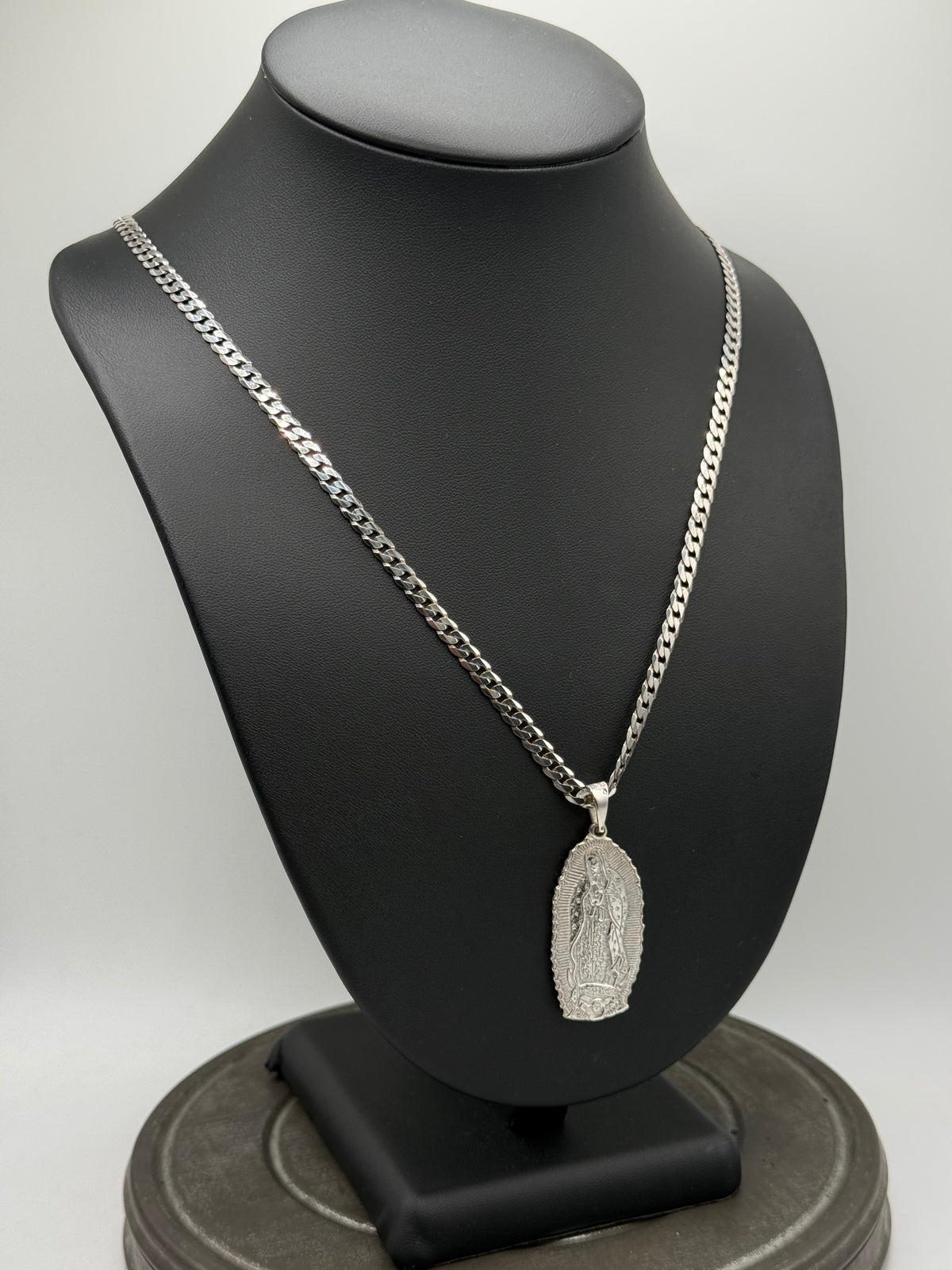 .925 Sterling Silver chain and Virgin Mary pendant 22”