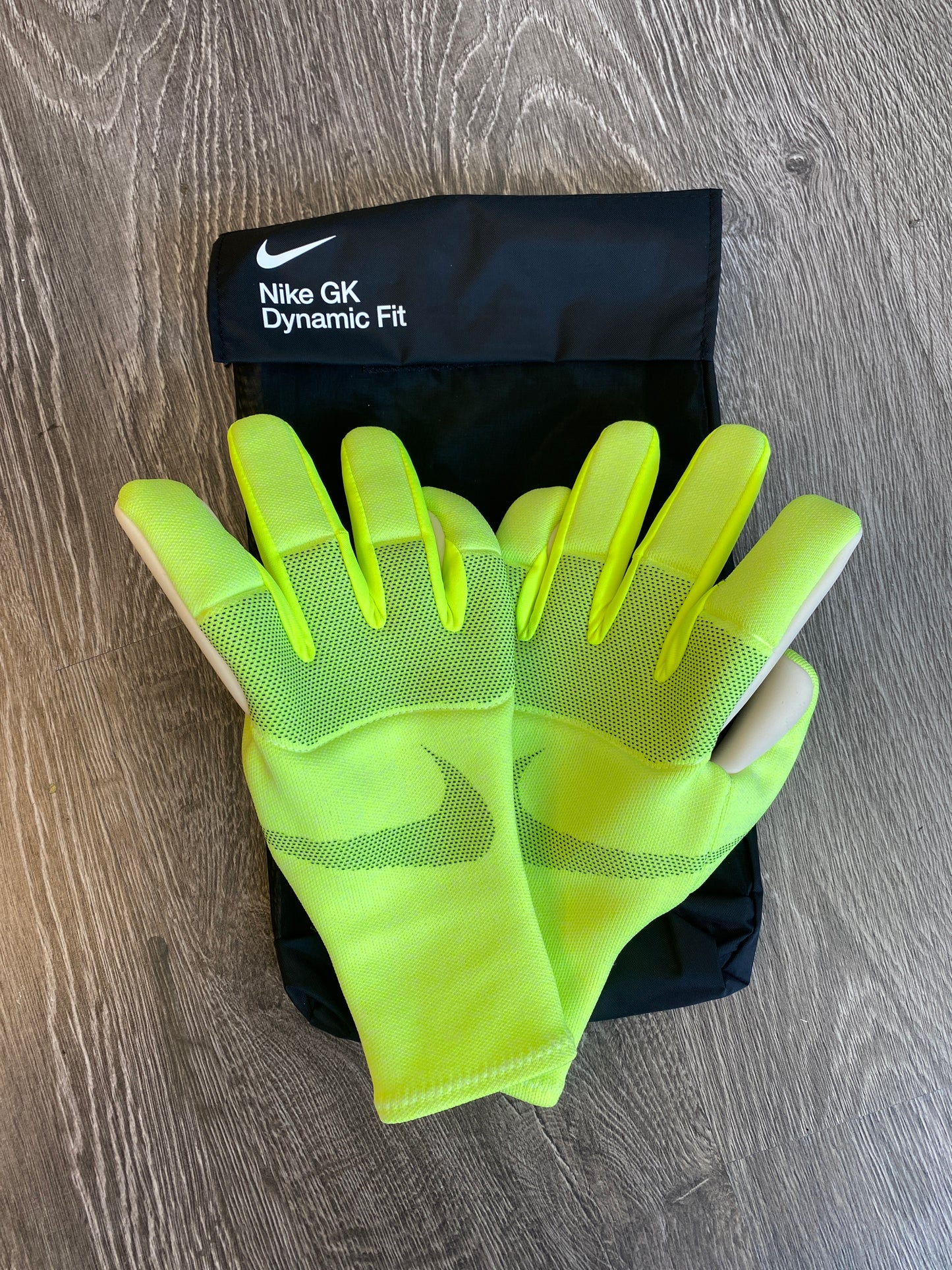 Nike GoalKeeper Gloves Dynamic Fit Volt Neon Green Size 10