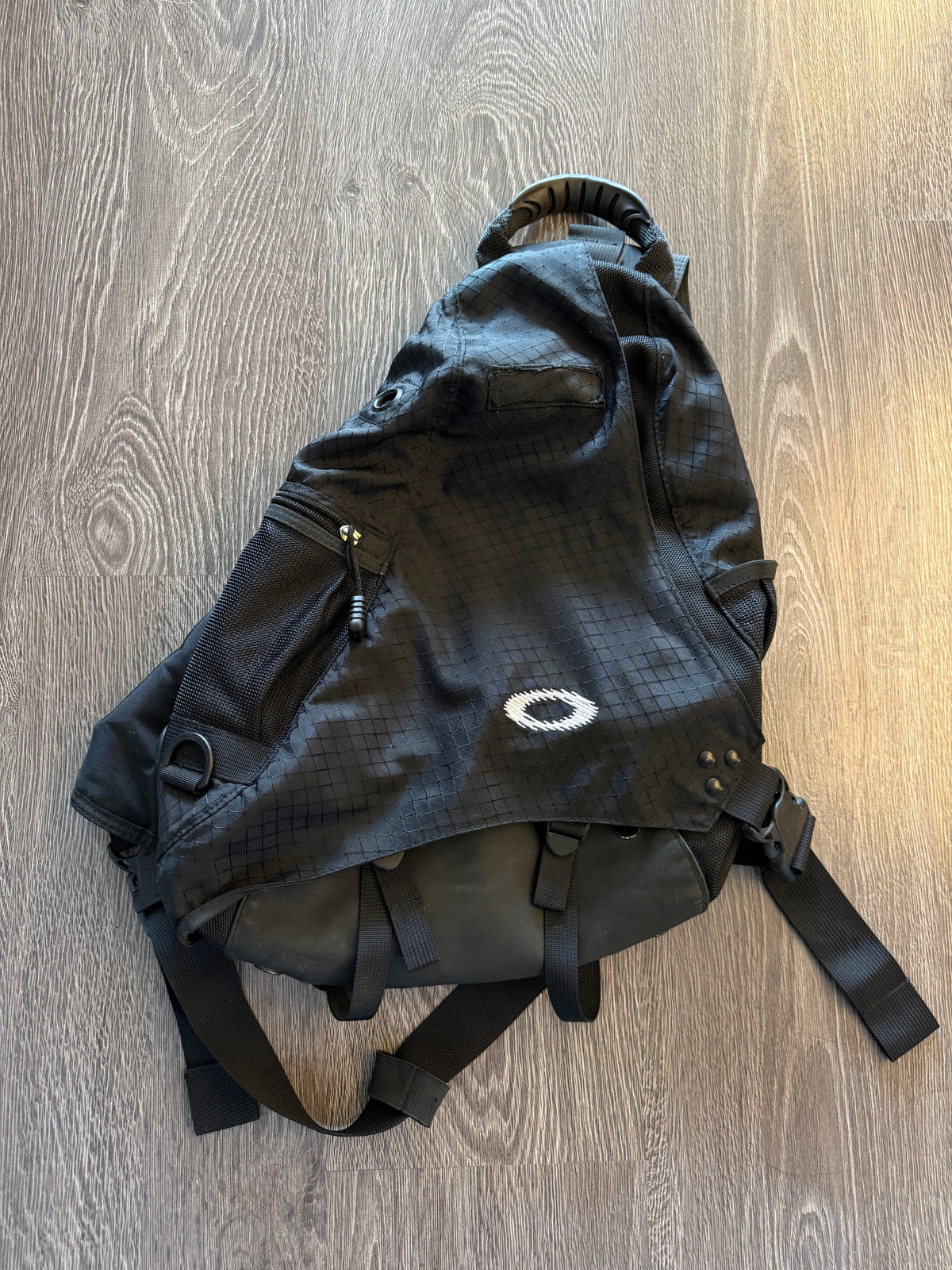 Vintage Oakley Black Technical Sling Backpack