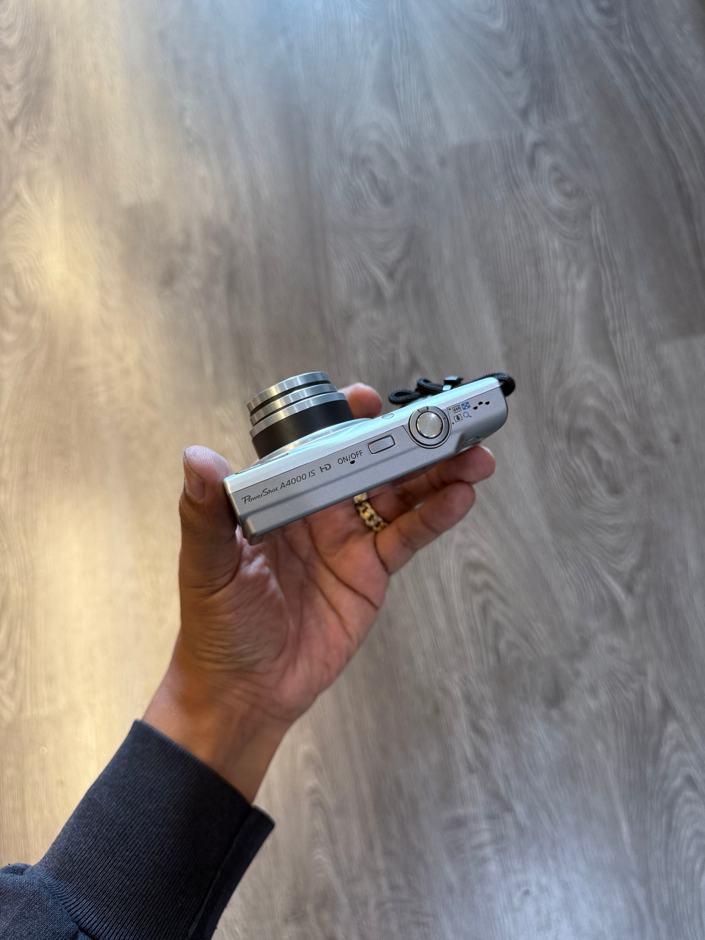 Canon powershot a4000 IS silver digital camera digicam Y2K with box