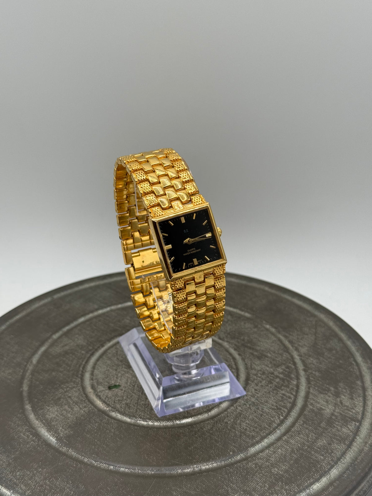 Vintage Quartz Dress Watch – Black Square Dial, Gold Tone Textured Bracelet, Classic Unisex Style