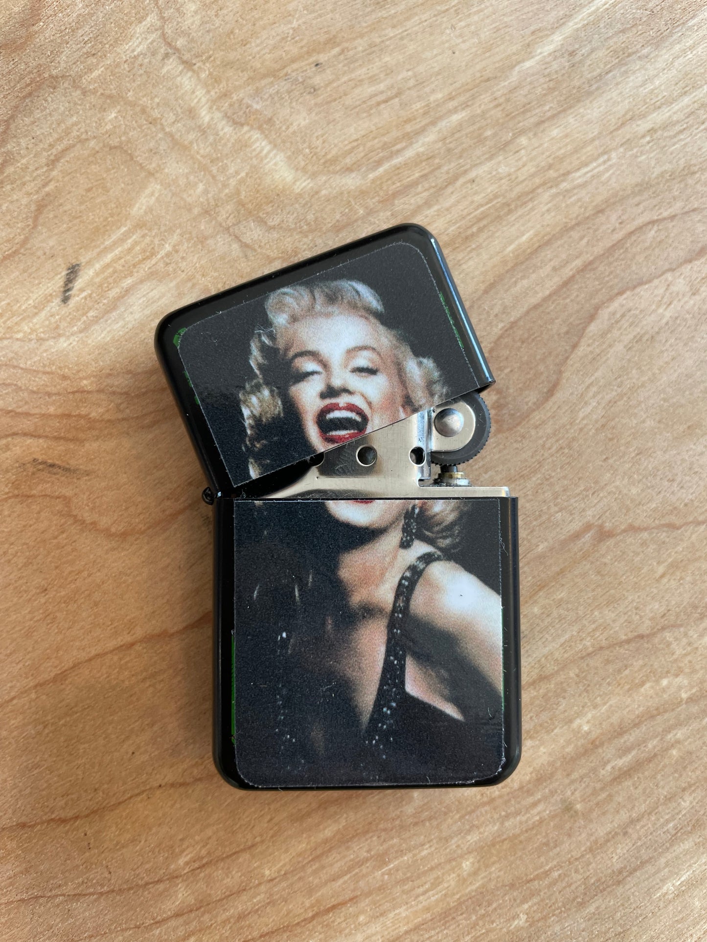 Zippo style lighter Marilyn Monroe