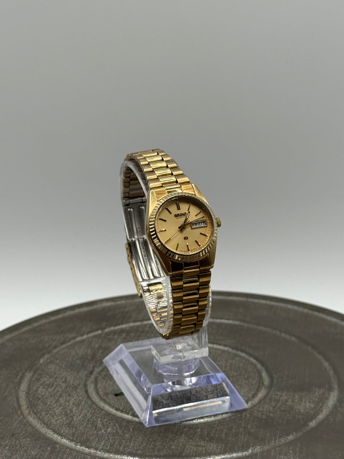 Seiko gold tone day date fluted bezel watch