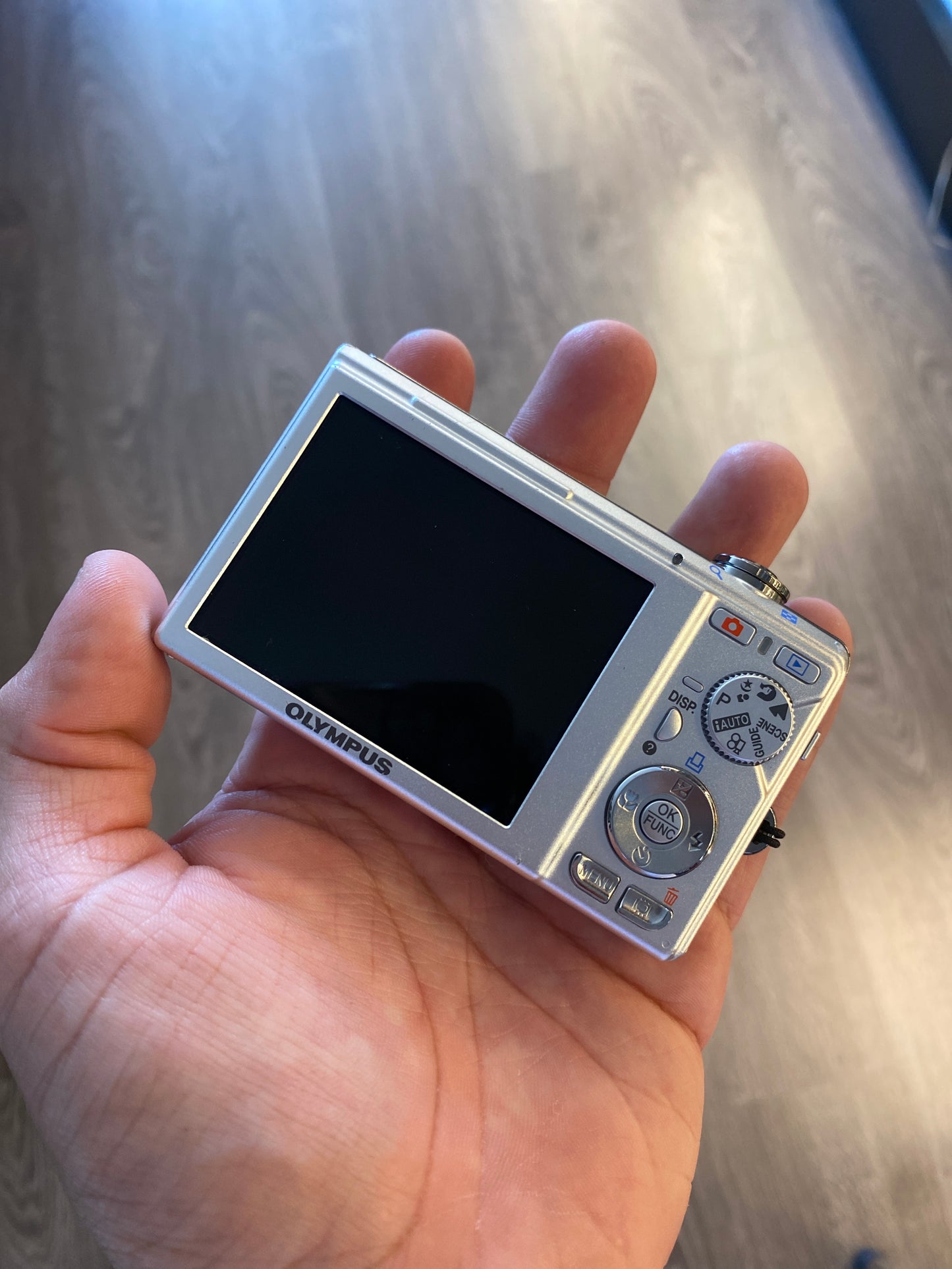Vintage Y2K Olympus FE-370 Digital Digi Camera Silver