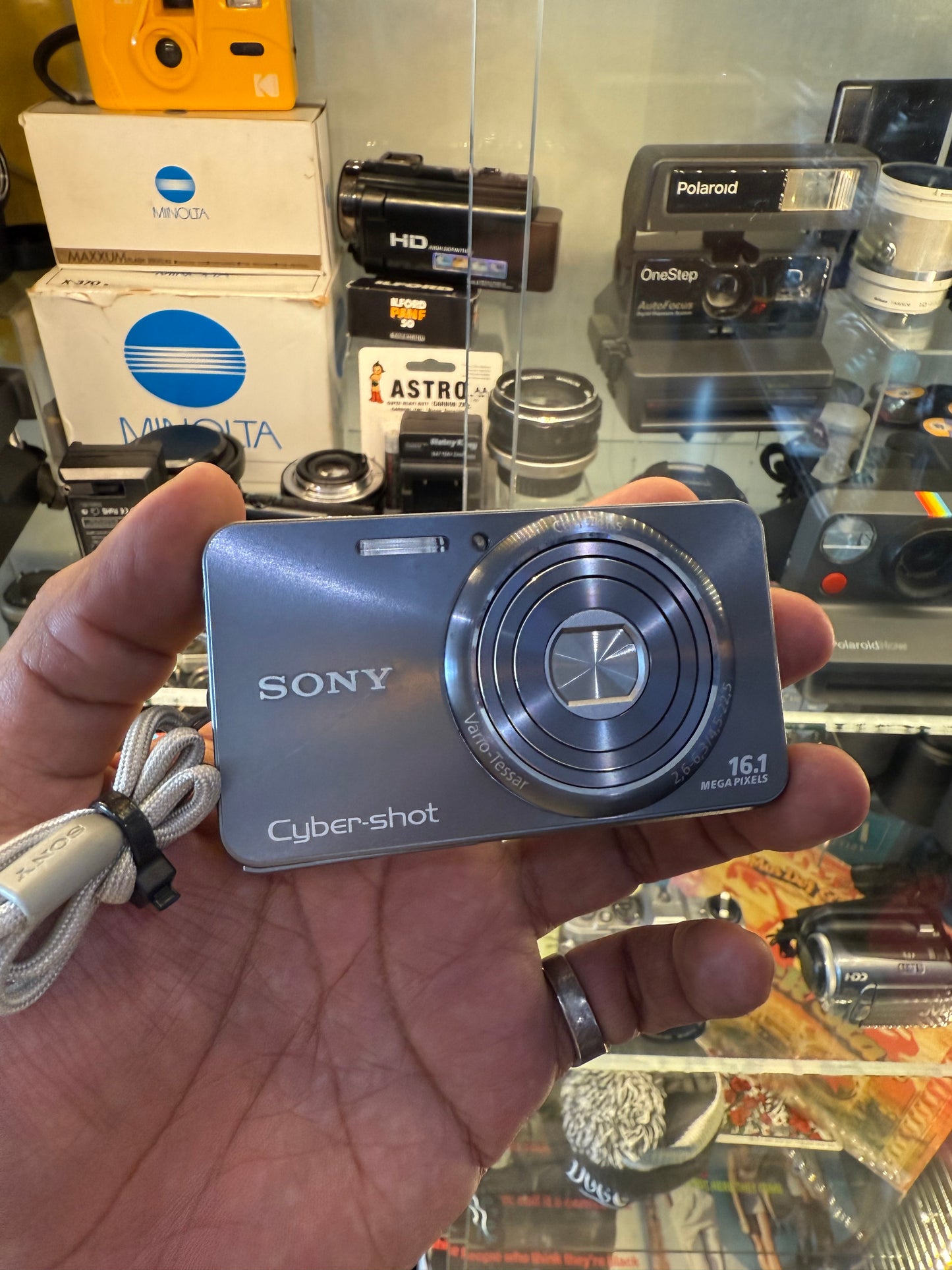 Y2k Sony Cybershot digital camera digicam