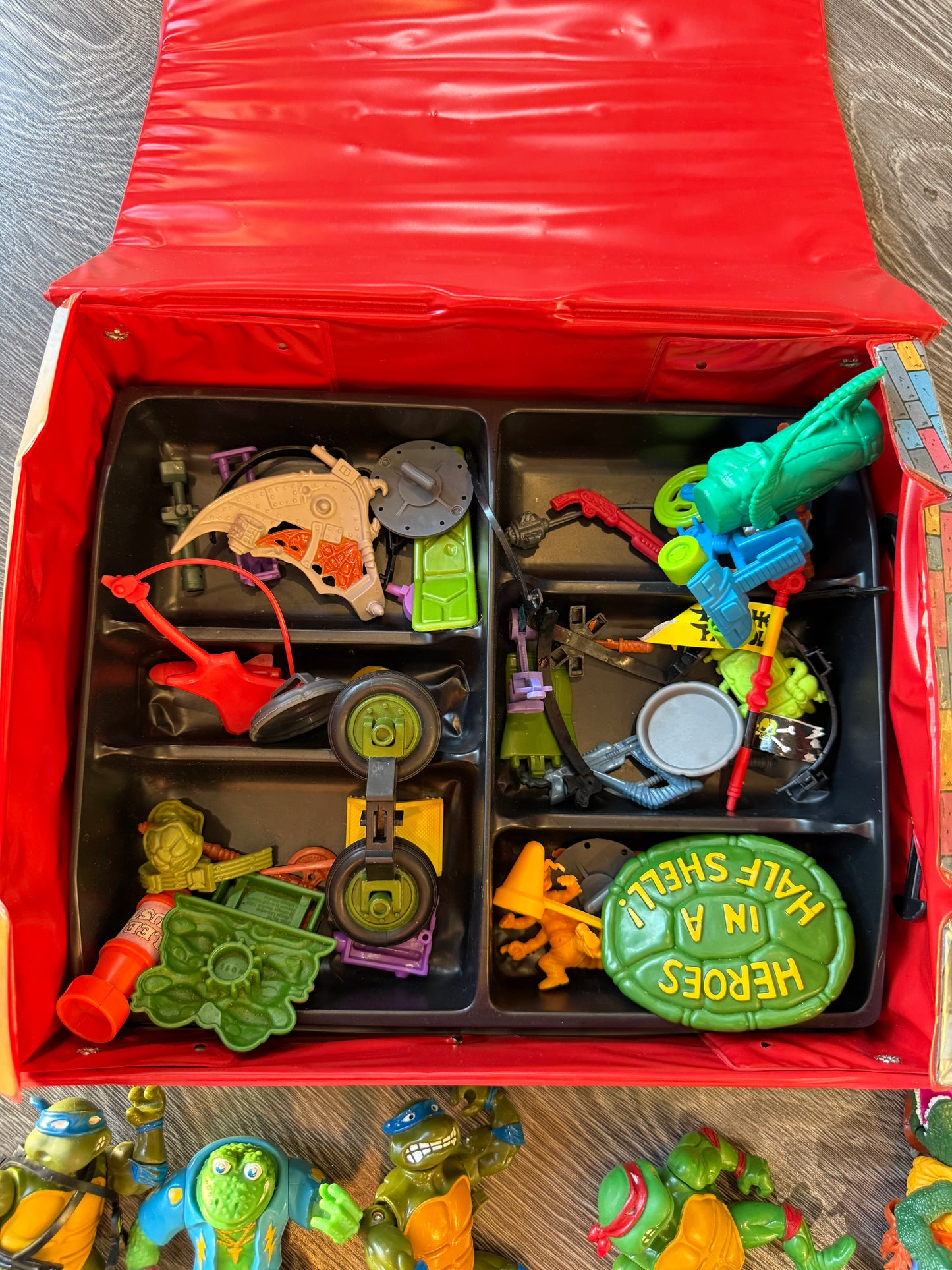 Vintage TMNT turtle lot with accessories