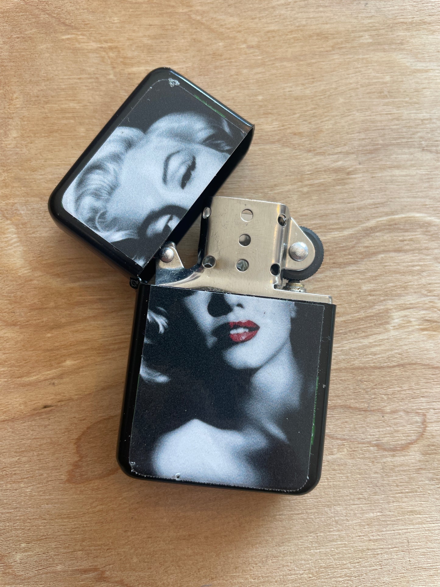 Zippo style lighter Marilyn Monroe