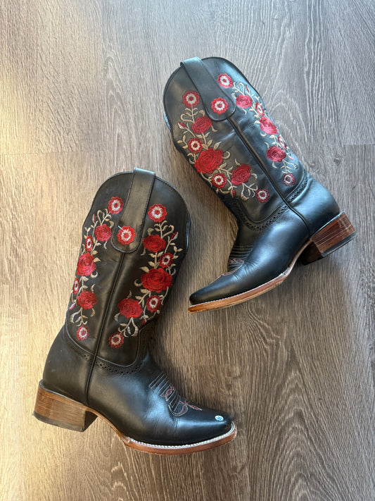 Leather rose embroidered boots sz. 8