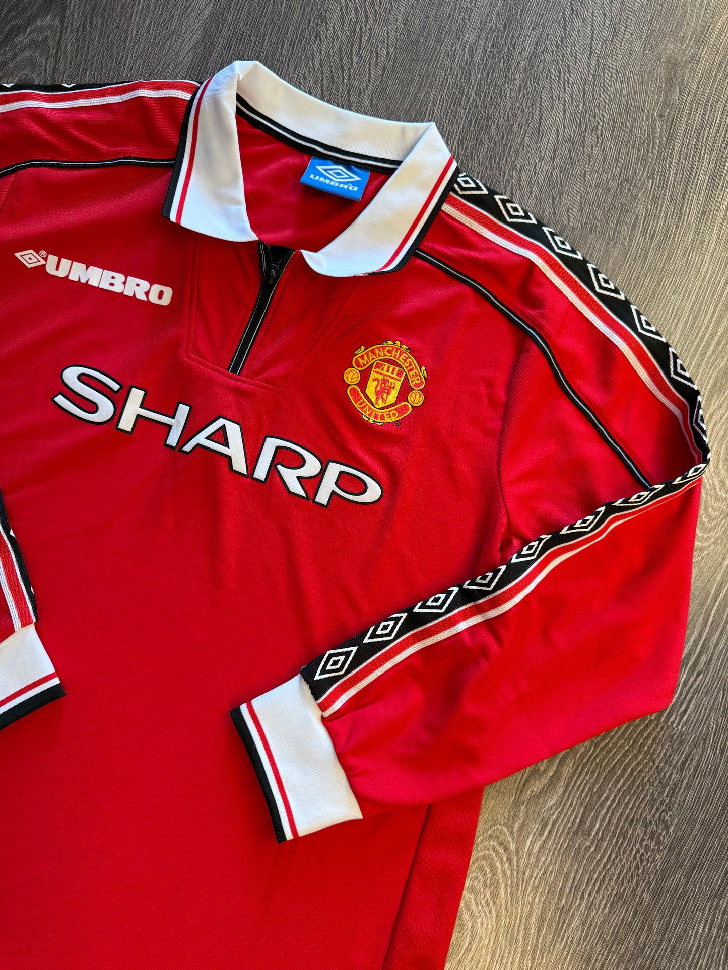 Manchester United long sleeve Retro soccer jersey