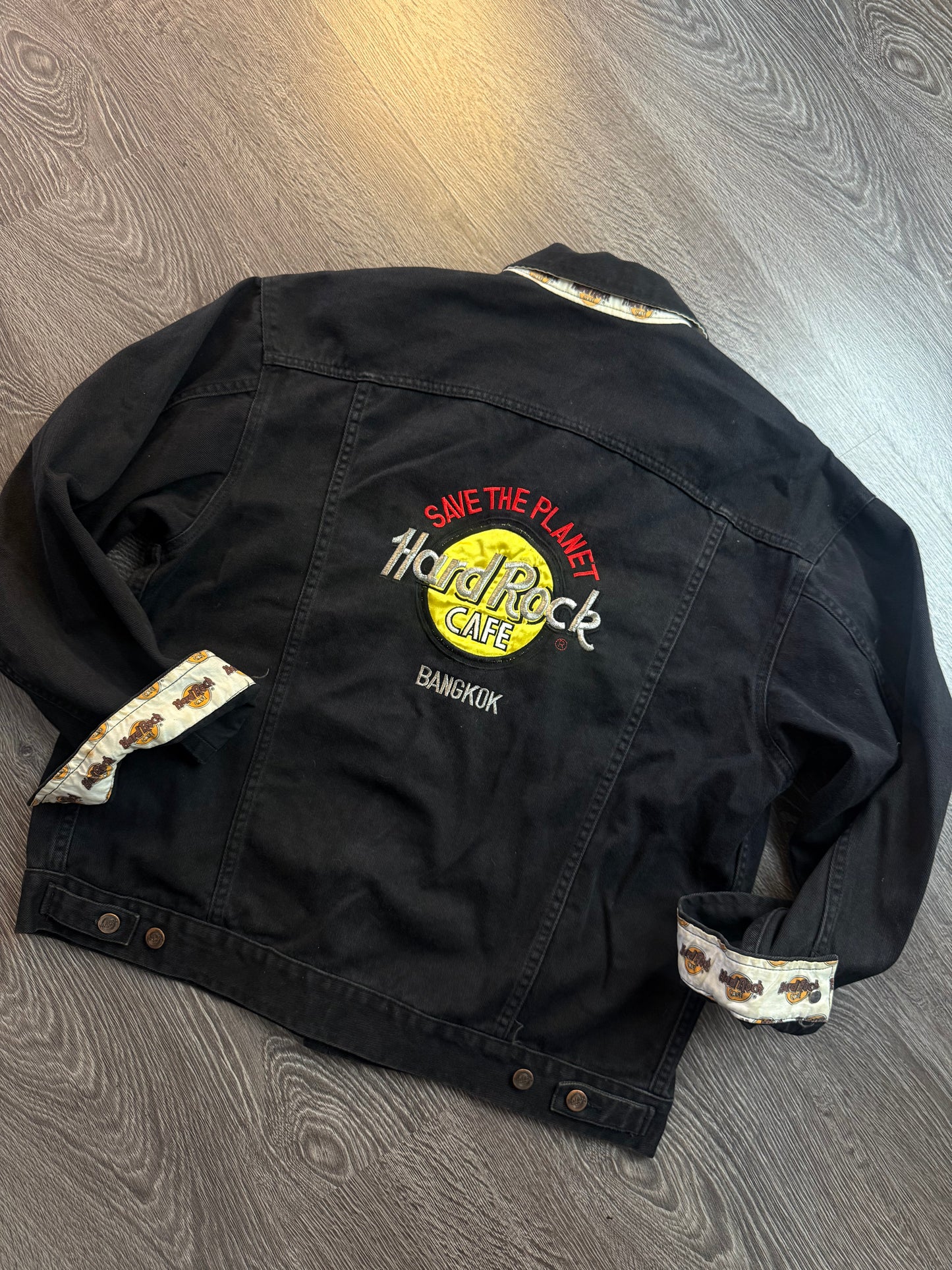 Vintage Hard Rock Cafe “Bangkok” denim jacket y2k sz. XL