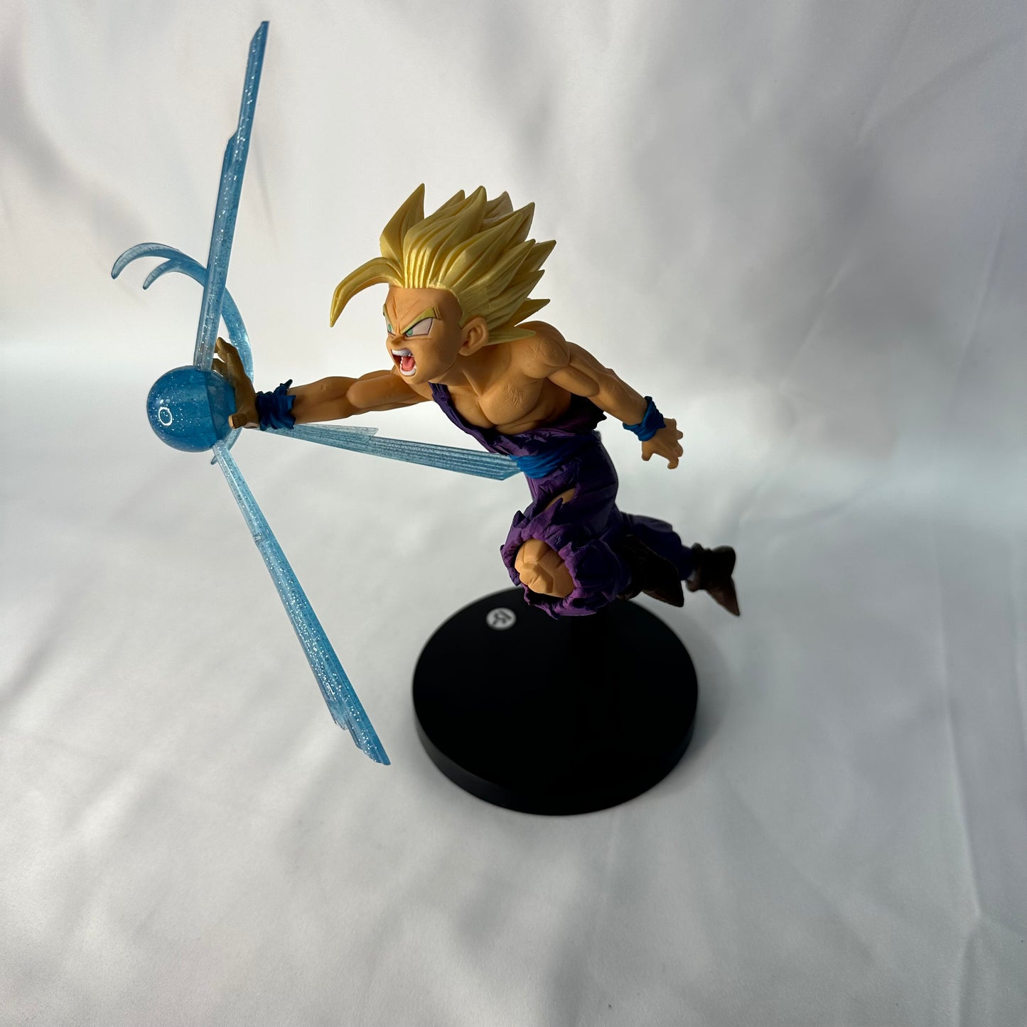 Gohan Super Saiyan 2 Gohan Figure w/ Kamehameha Effect & Stand