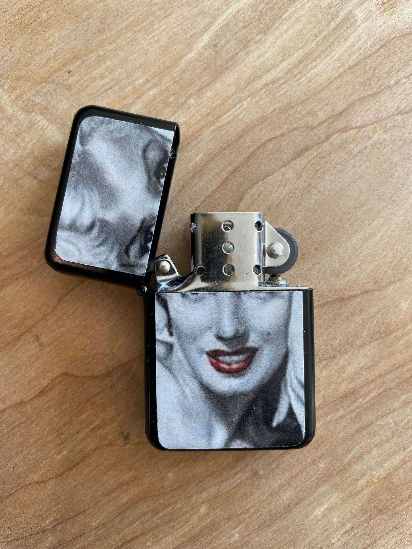 Zippo style lighter Marilyn Monroe