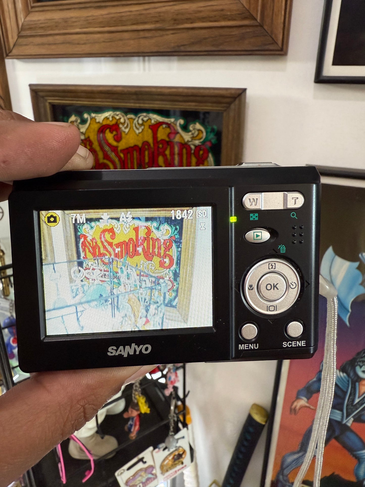 Sanyo 7.1 mpx digital camera digicam y2k