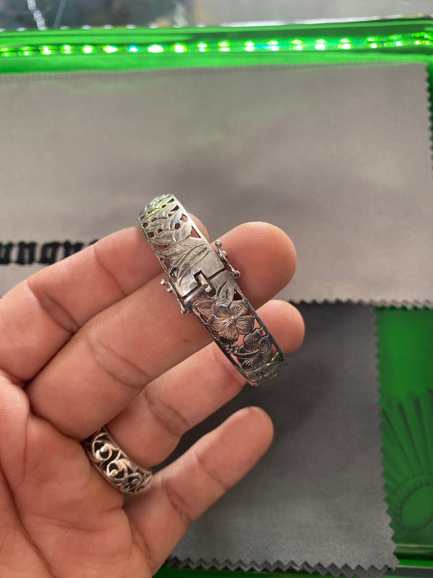 .925 Sterling Silver Floral Flower Band Bracelet bangle