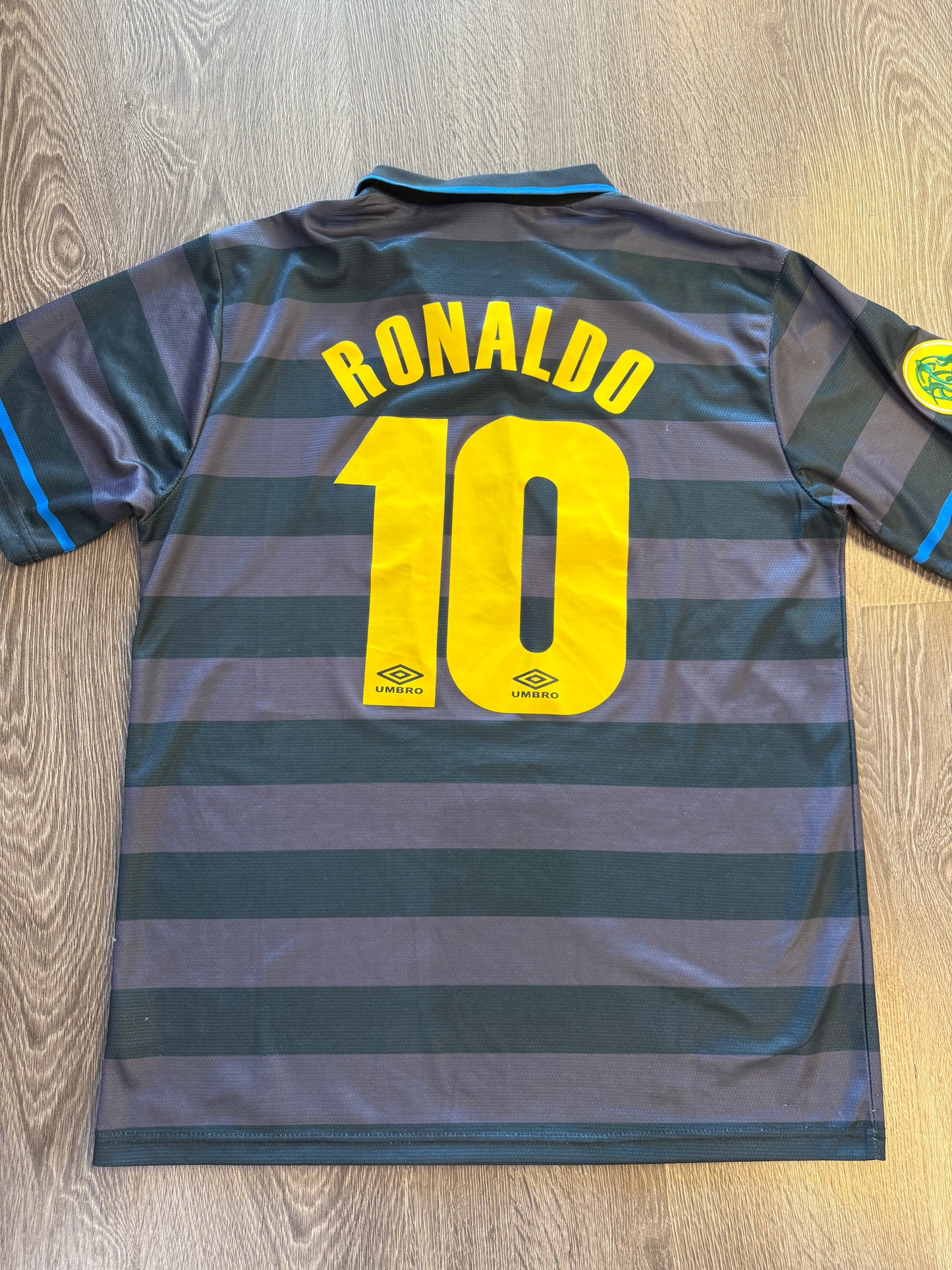 Inter Ronaldo Retro soccer jersey