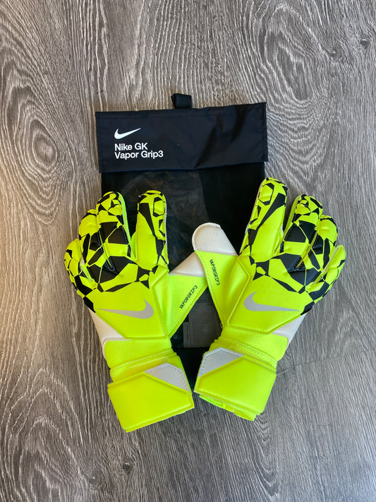 Nike GoalKeeper Gloves Vapor Grip3 Volt Neon Green Size 8