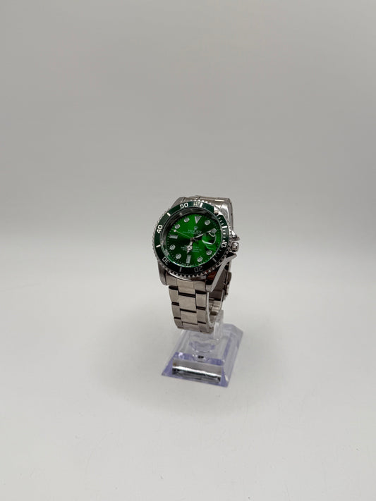 Hulk Green replica Rolex submariner and Gold Rolex Submariner quartz