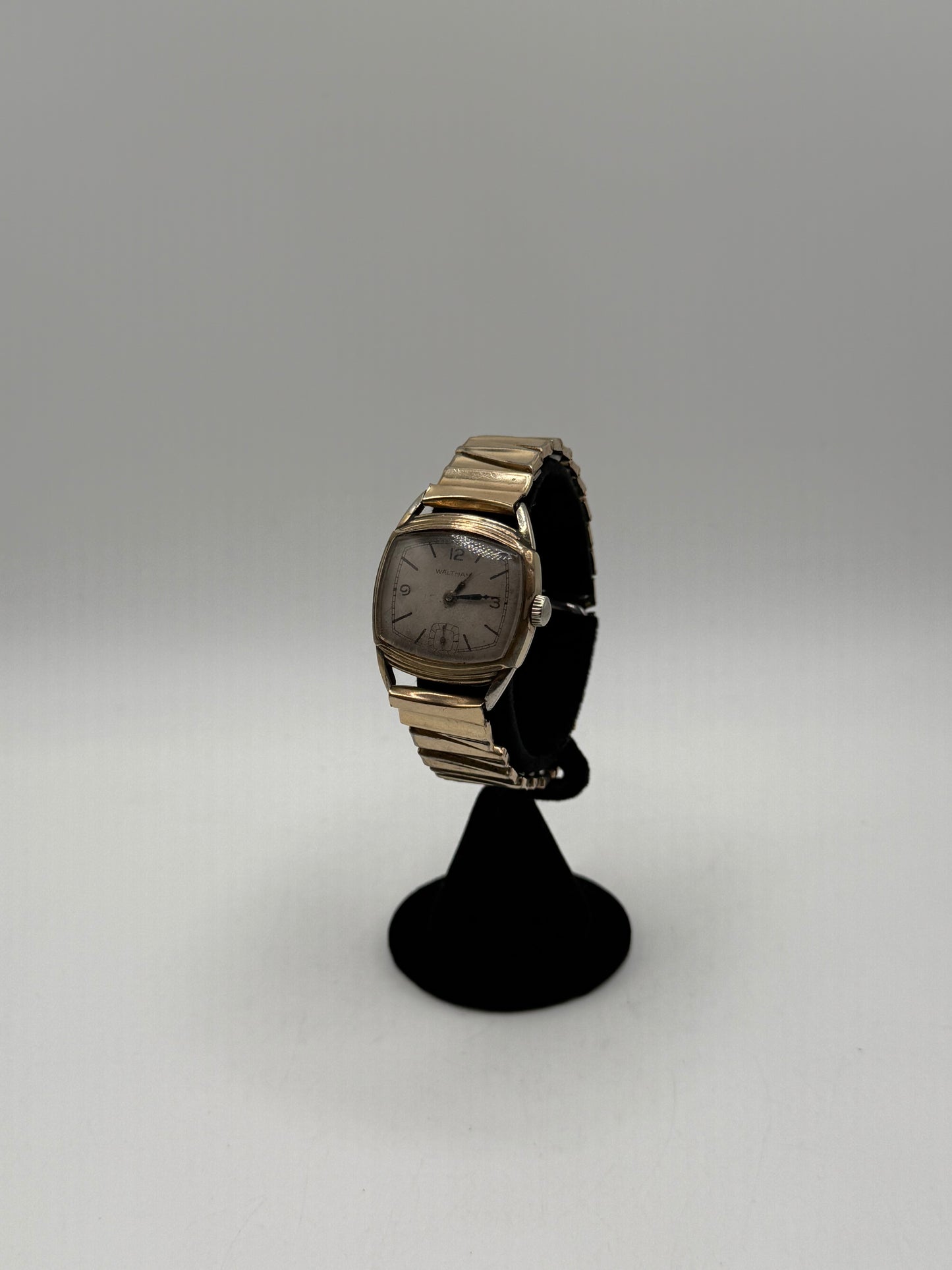 Vintage men’s windup watch