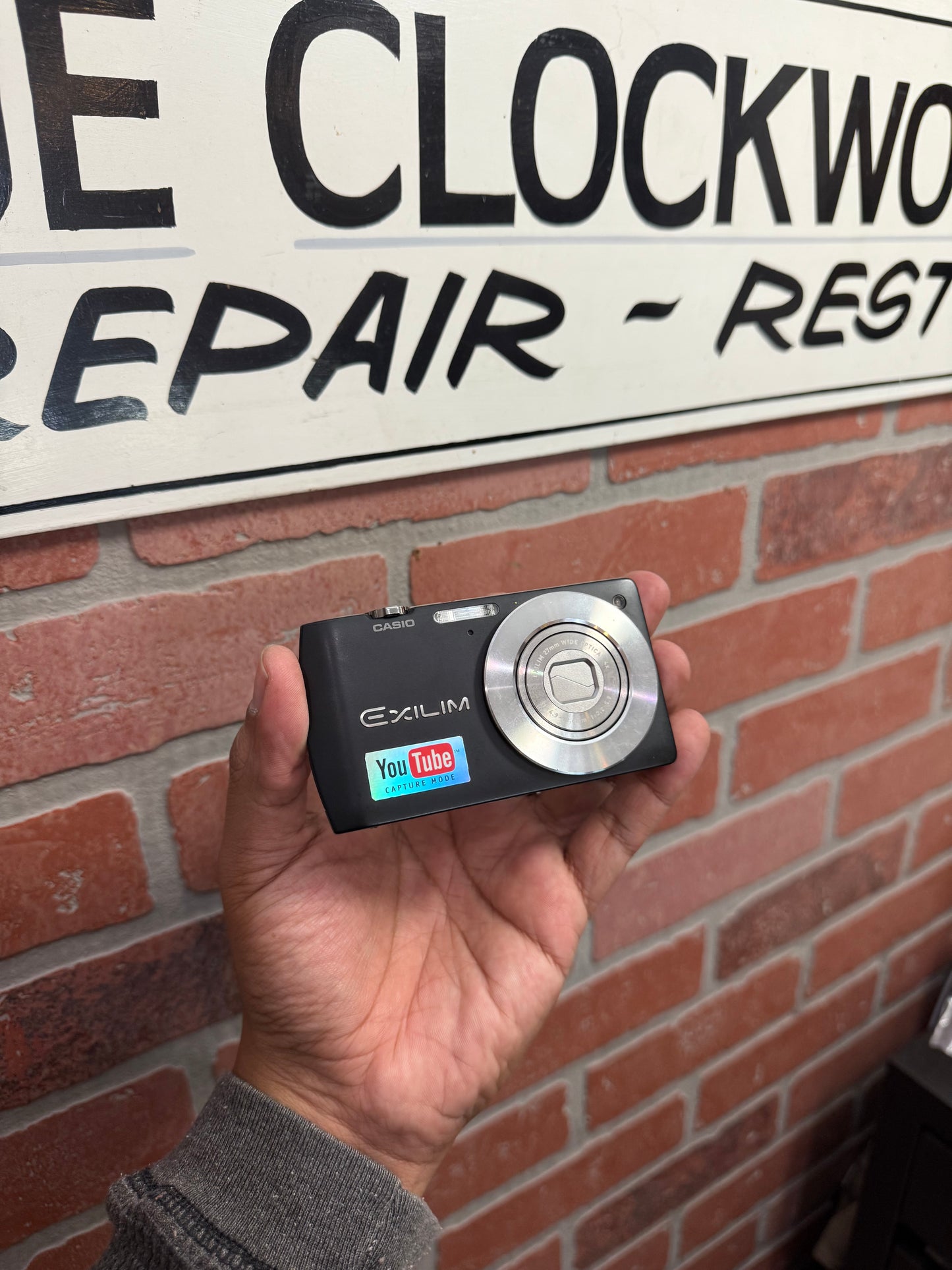 Vintage Casio Exilim digital camera ultra thin digicam Y2K Black