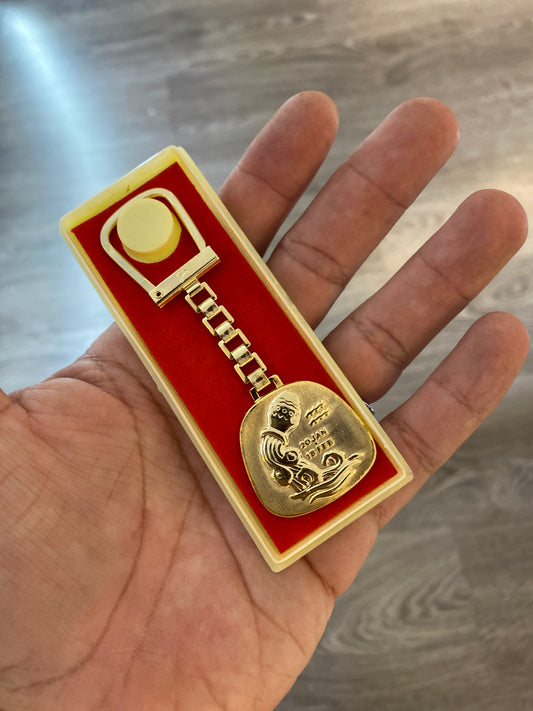 Vintage Novelty Gold Link Tone Aquarius Zodiac Keychain