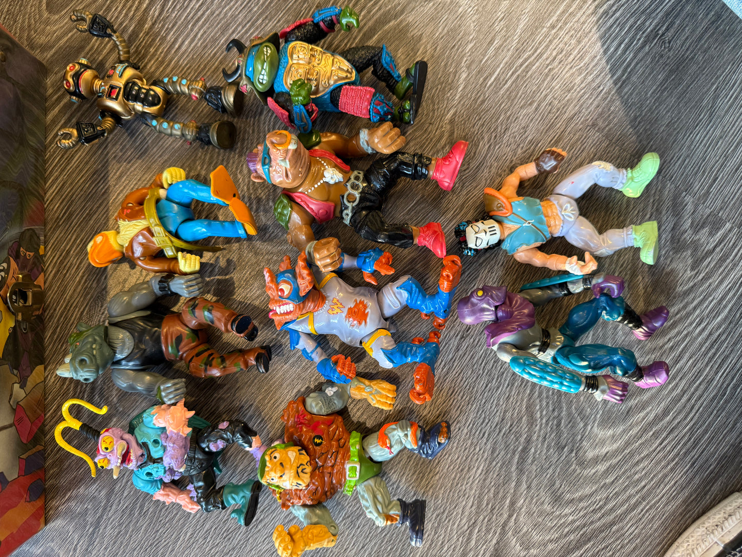 Vintage TMNT turtle lot with accessories