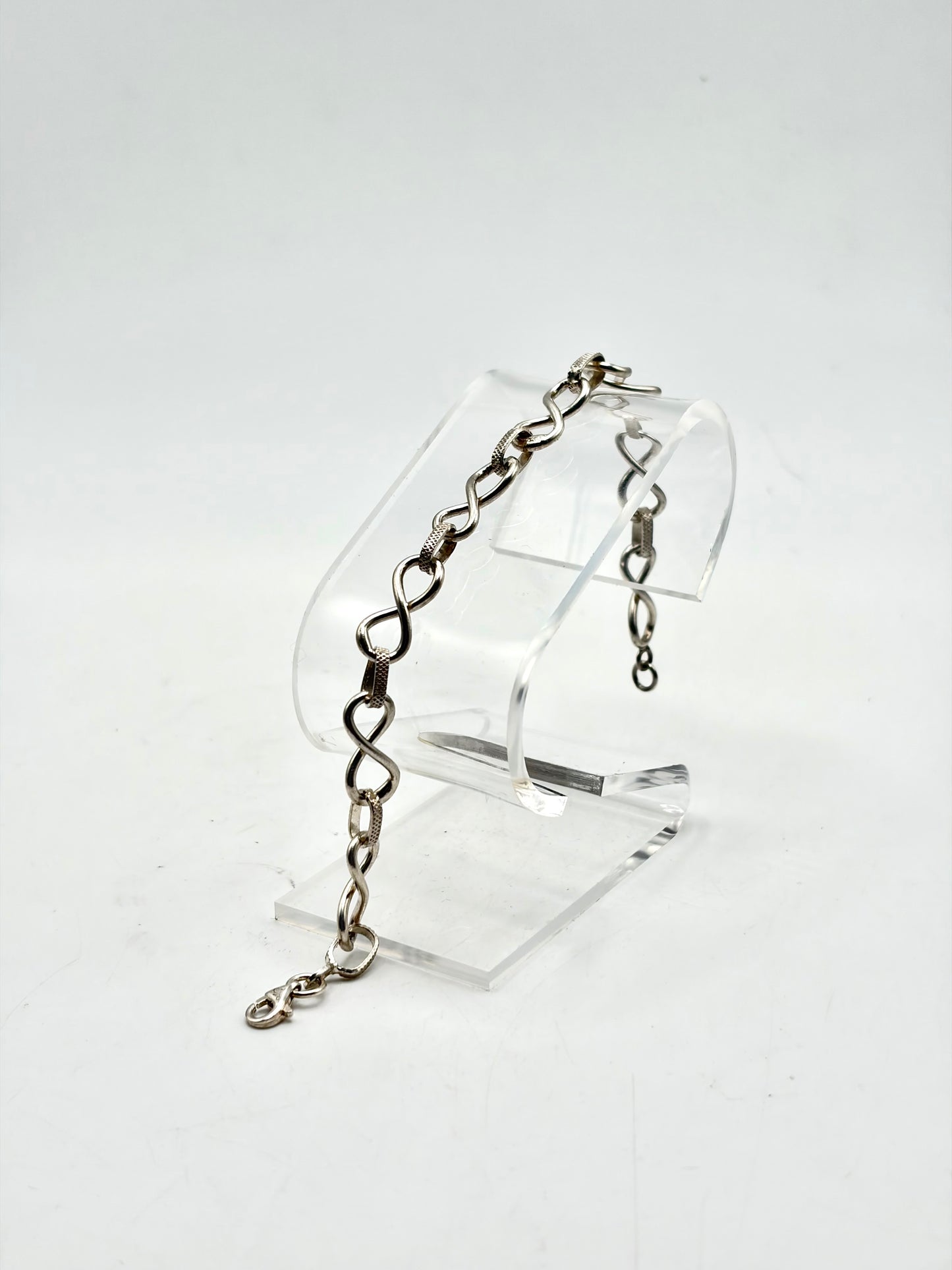 .925 Sterling Silver Infinity Band Link Bracelet 7.5in