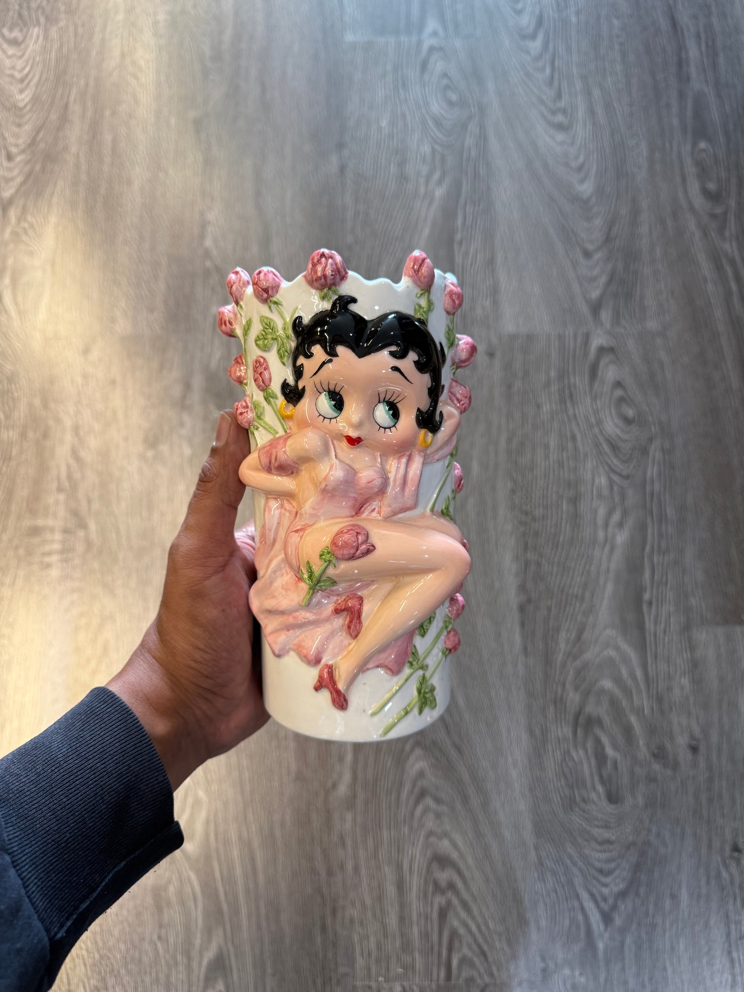 1990s Betty Boop flirty floral vase