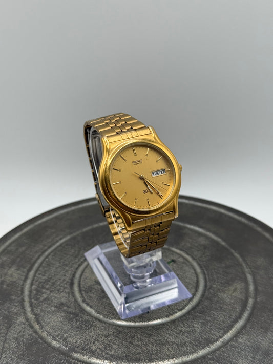 Vintage Seiko Quartz Gold Tone Watch with Gold Dial & Day Date
