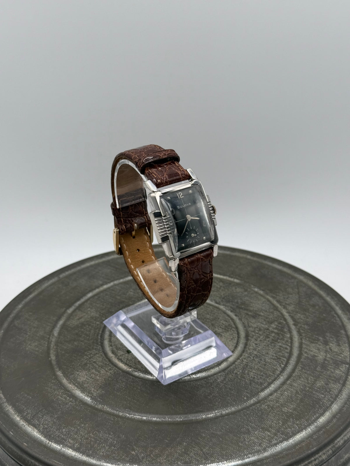 Vintage Bulova Tank Watch – Black Dial, Small Seconds, Brown Croc-Embossed Strap windup
