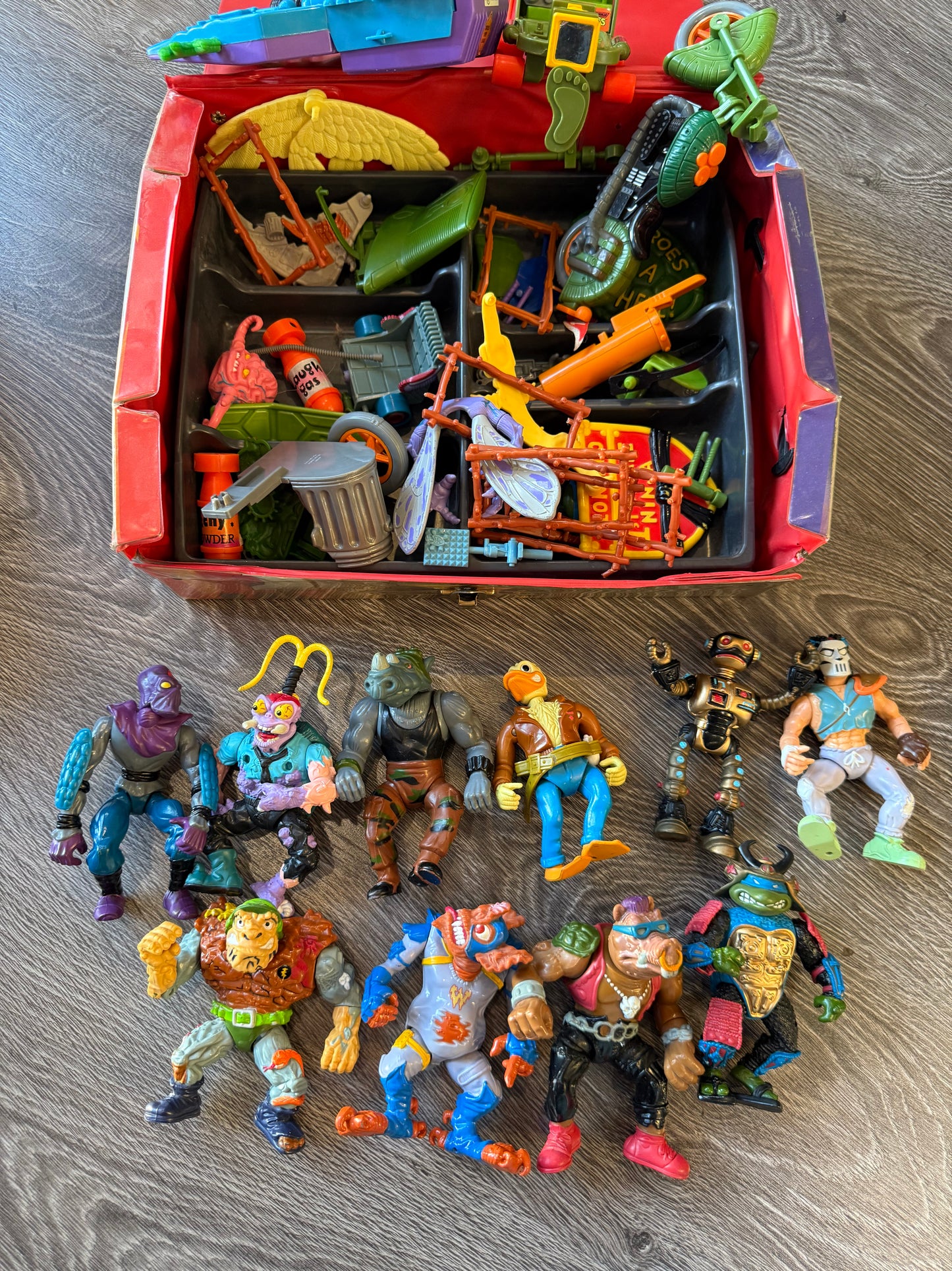 Vintage TMNT turtle lot with accessories
