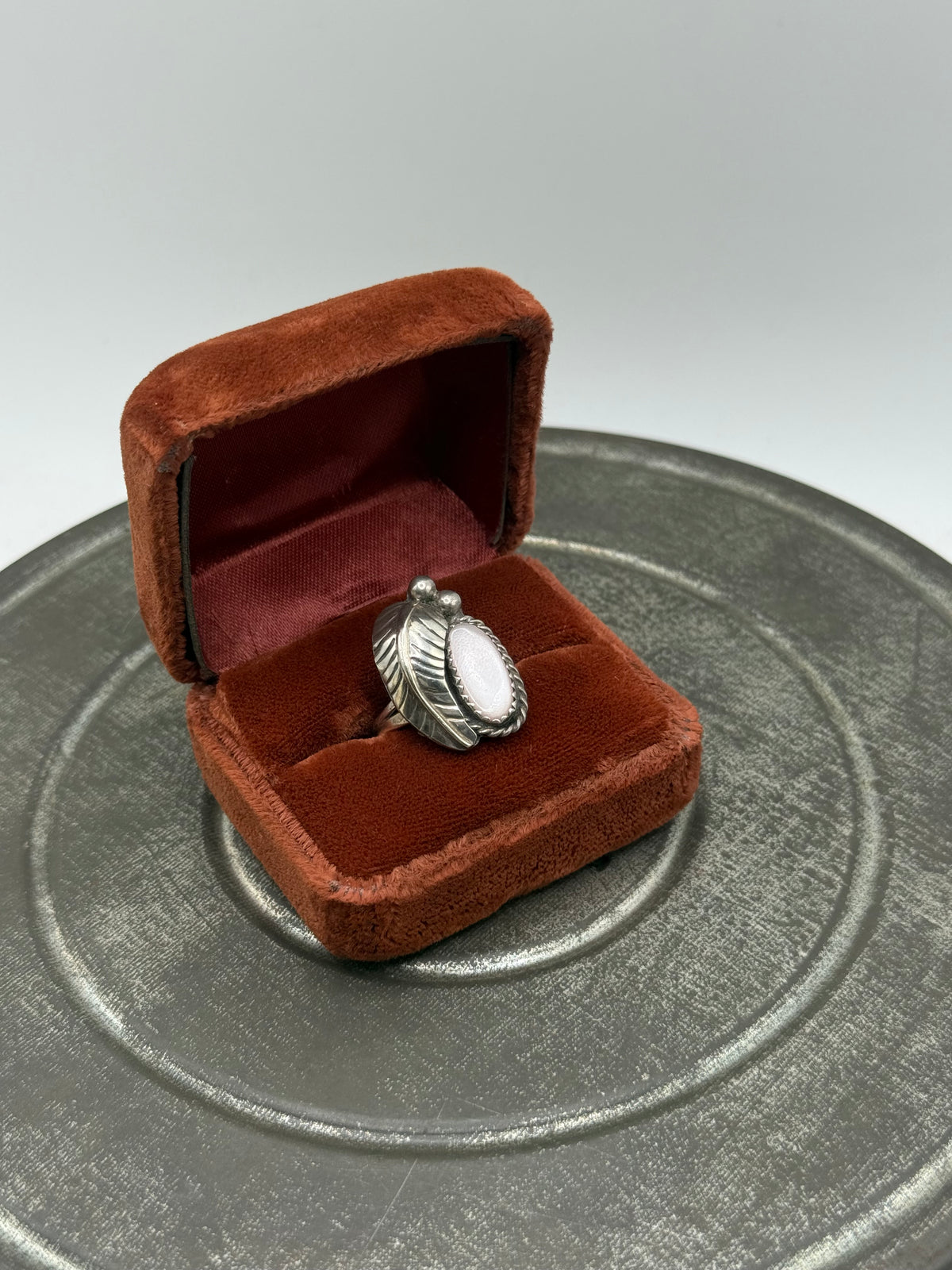 .925 Sterling Silver White Cabochon Leaf Feather Ring – Vintage Boho Style Sz. 7