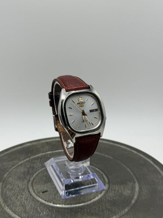 Vintage Seiko 5 Automatic Day-Date Watch Silver Dial Brown Leather Strap
