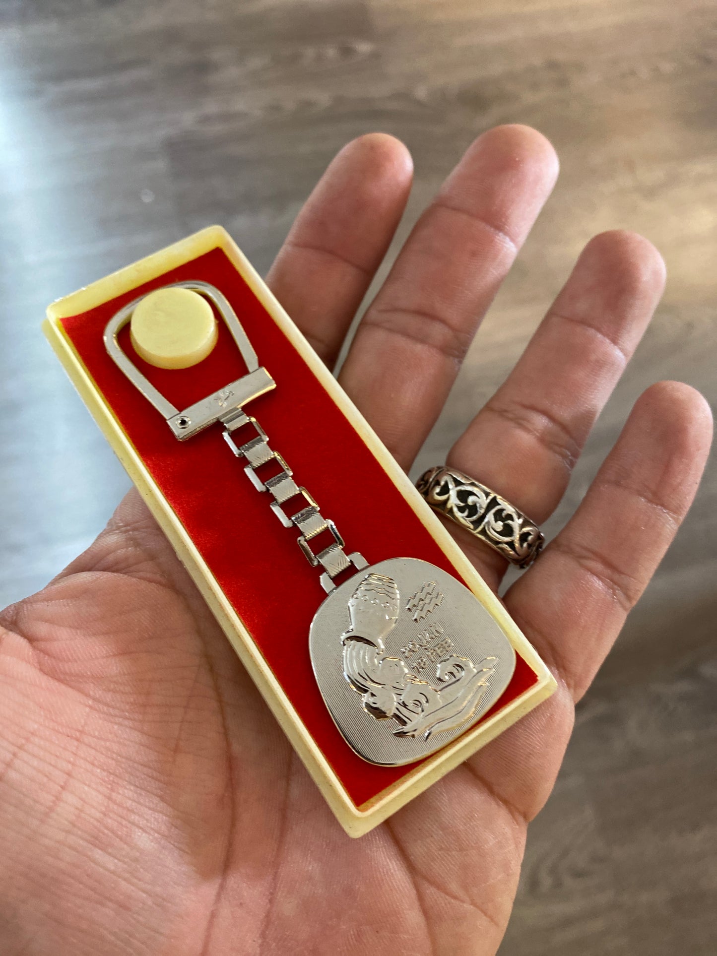 Vintage Novelty Silver Link Tone Aquarius Zodiac Keychain