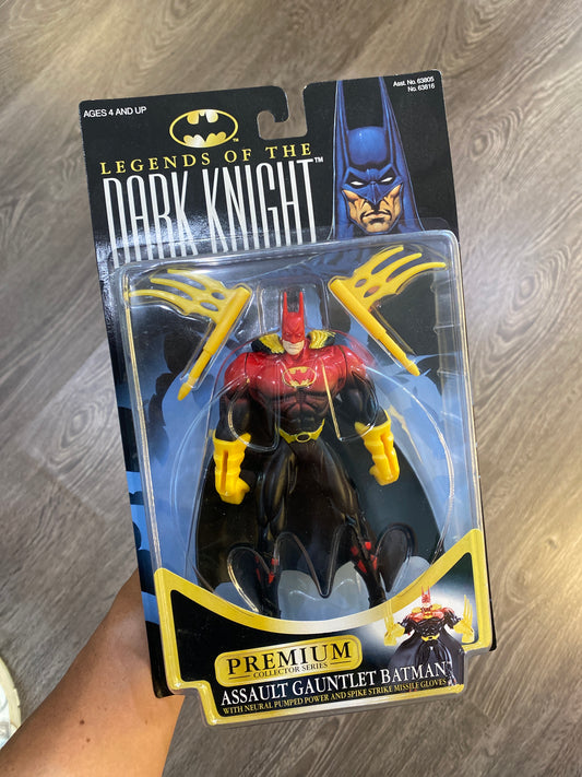Legends of The Dark Knight Assualt Gauntlet Batman Action Figure Toy