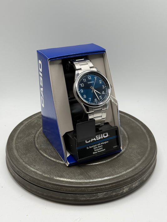 Casio stainless steel bracelet blue dial numbers watch