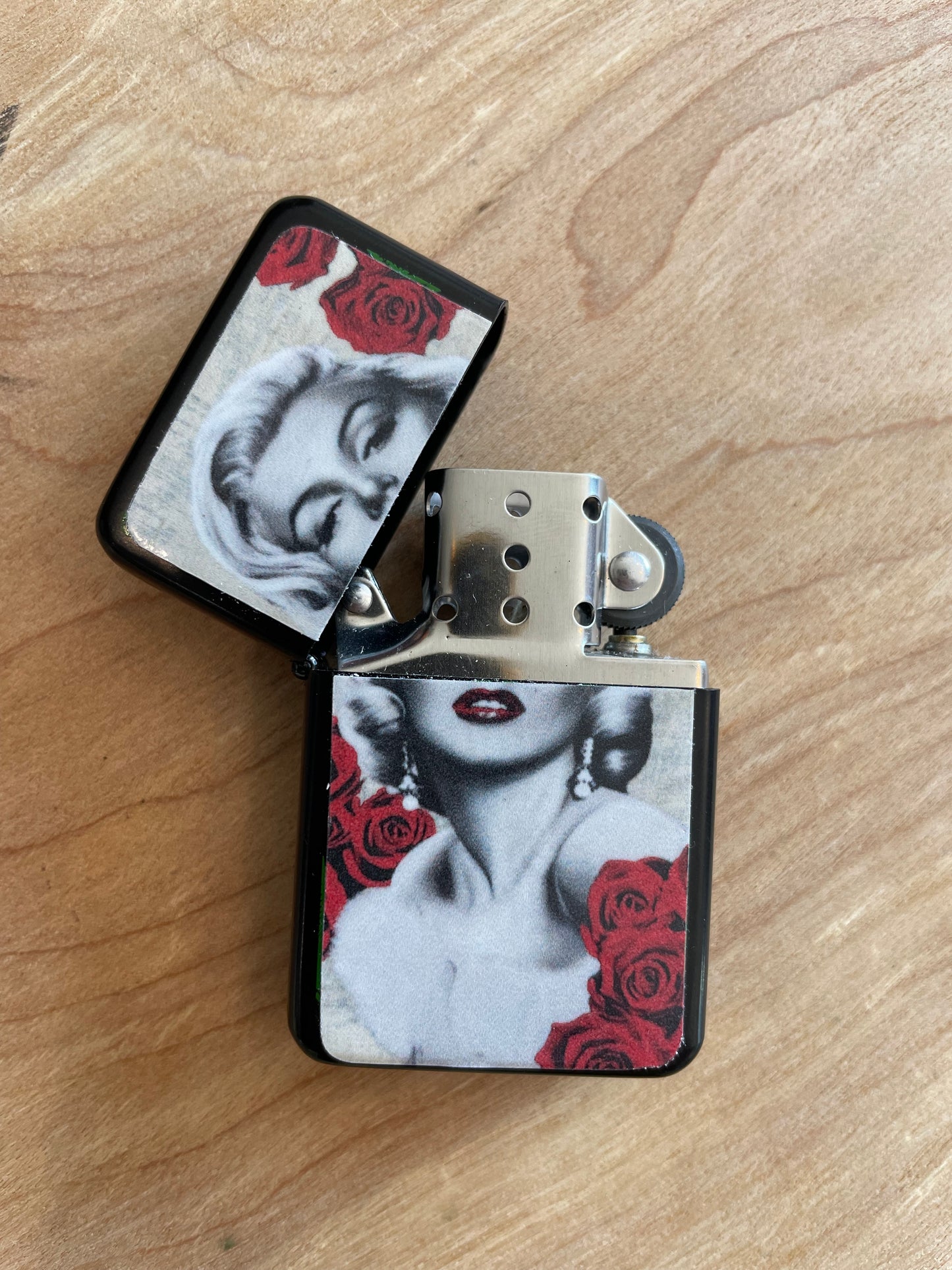 Zippo style lighter Marilyn Monroe