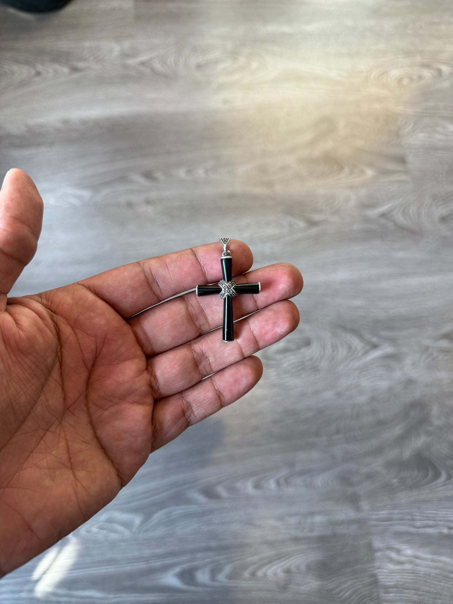 .925 Sterling silver pendant onyx cross