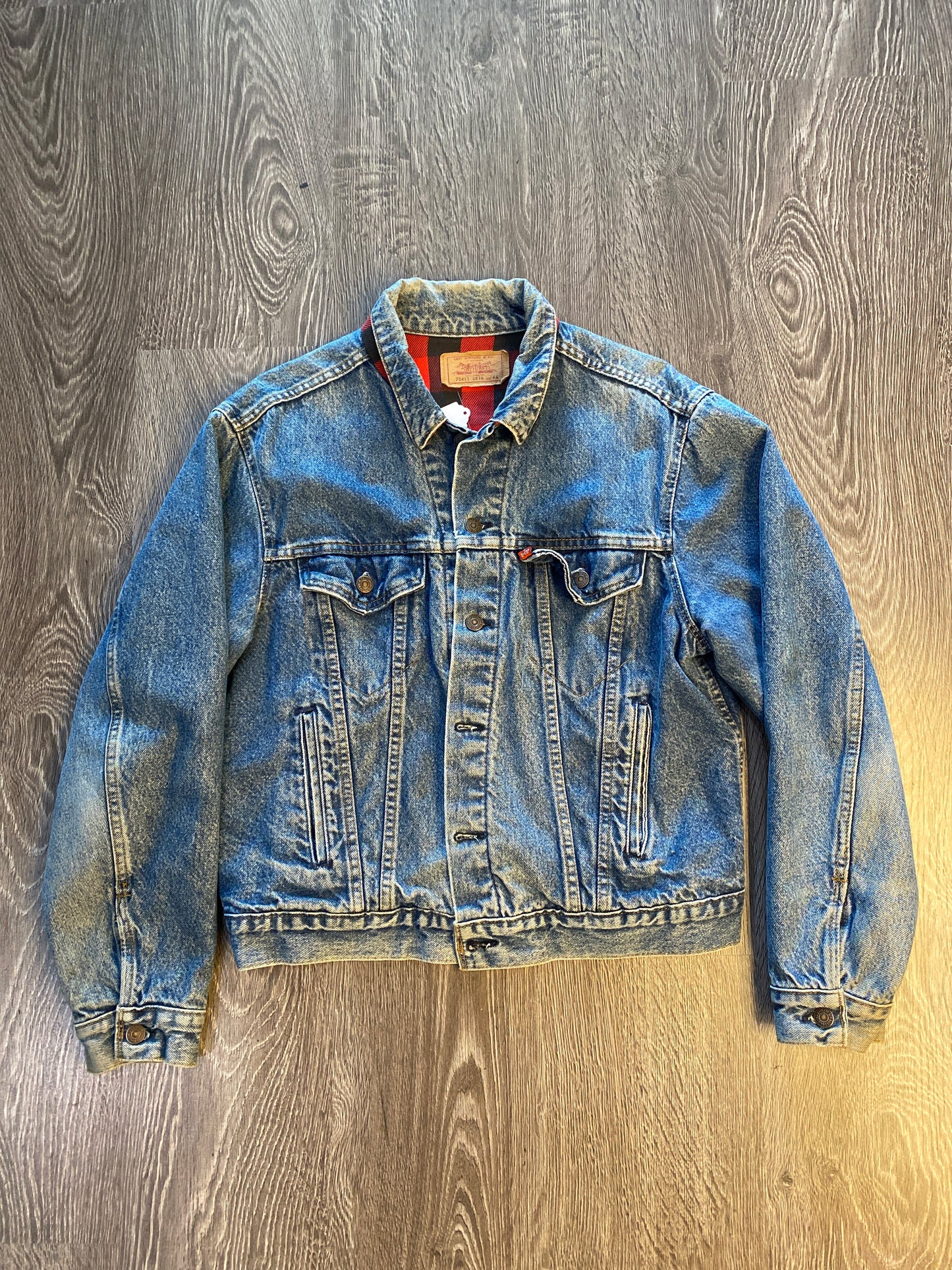 Vintage Y2K Levi’s Denim Trucker Light Wash Lumberjack Red Interior Sz 44 Medium