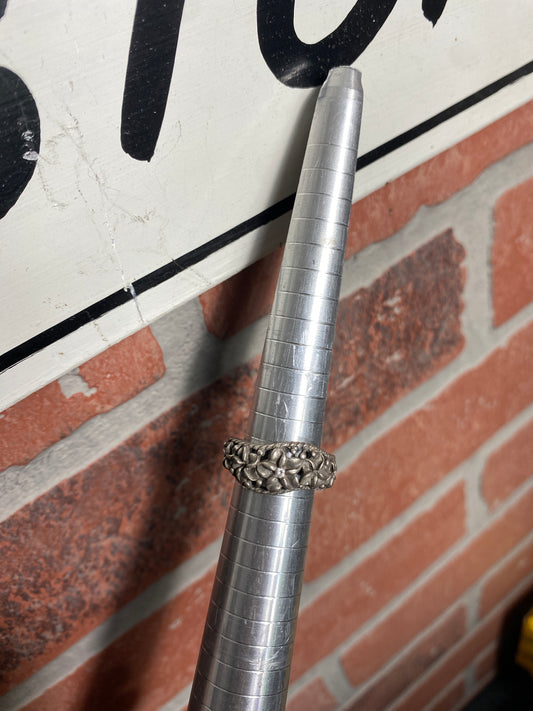 .925 Sterling Silver Floral Flower Ring Sz 7”