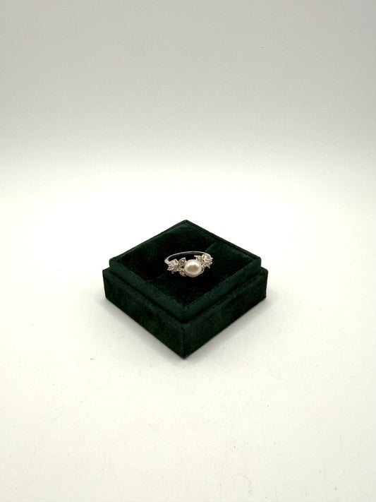 .925 Sterling Silver Pearl Center Ring Sz 8