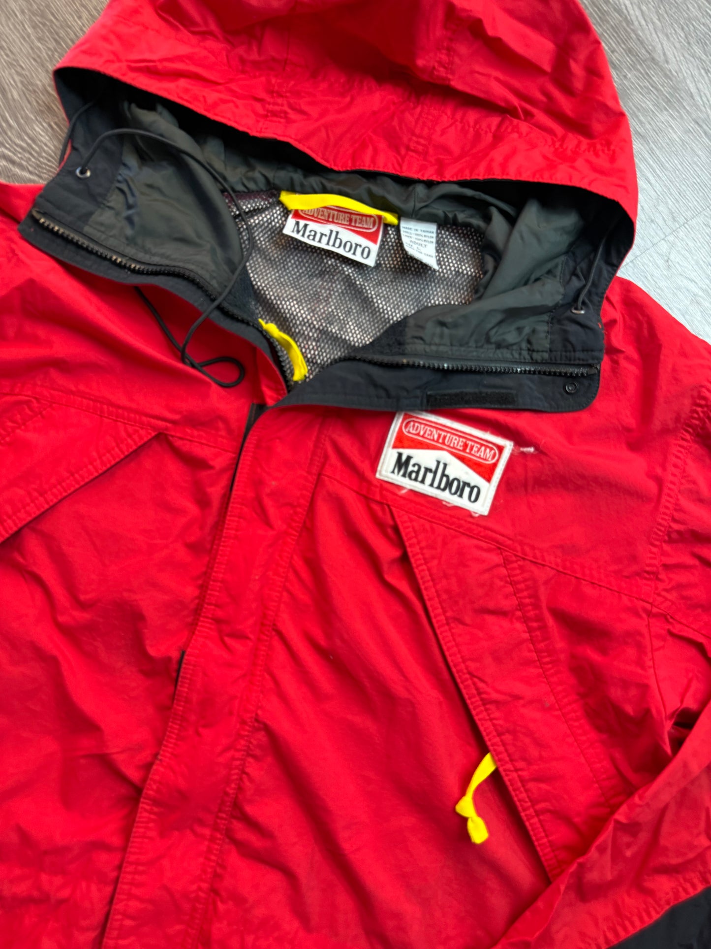 Vintage Marlboro smokes raincoat jacket sz.  Large