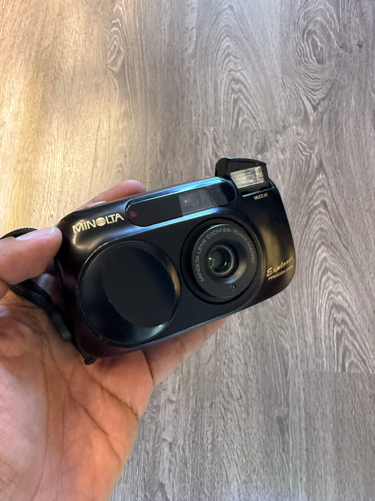 Minolta 35mm point and shoot camera freedom